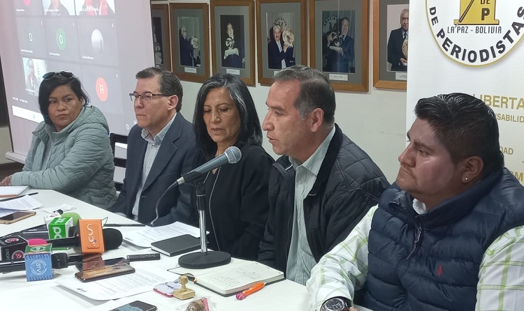 La imagen tiene un atributo ALT vacío; su nombre de archivo es periodistas_1.jpeg