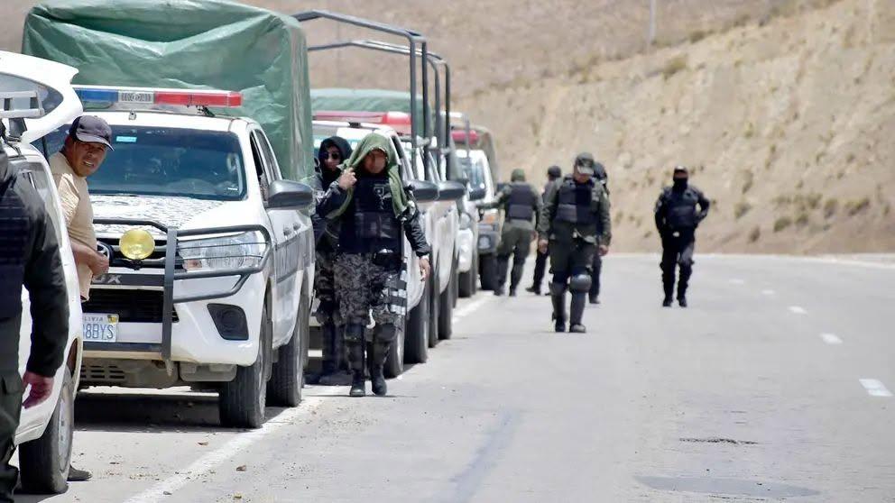 A highway on Bolivia's Red Vial Fundamental remains open Monday morning, with no blockade points reported despite strike threats, Sept. 21, 2026.