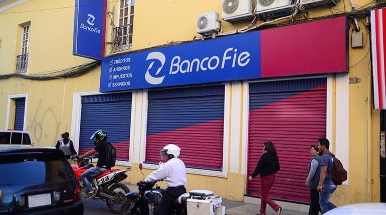 Banco FIE recibe dos reconocimientos por su programa “Transformación