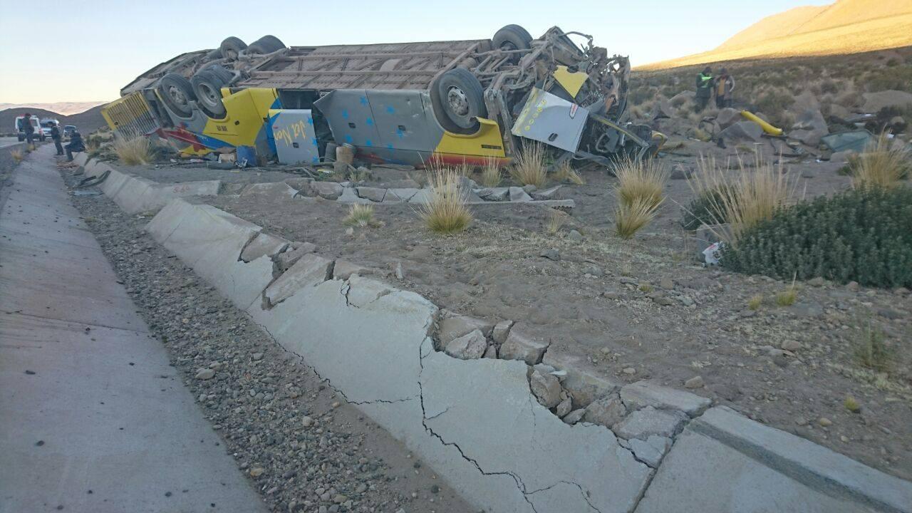 Accidente en la carretera Oruro-Pisiga deja tres muertos y 12 heridos ...