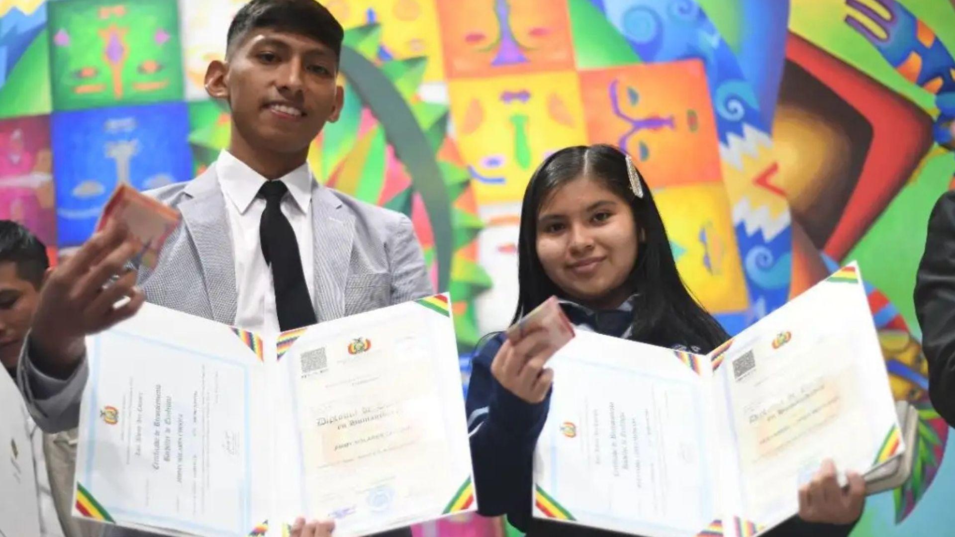 Bolivia implementará títulos de bachiller digitales y gratuitos para egresados