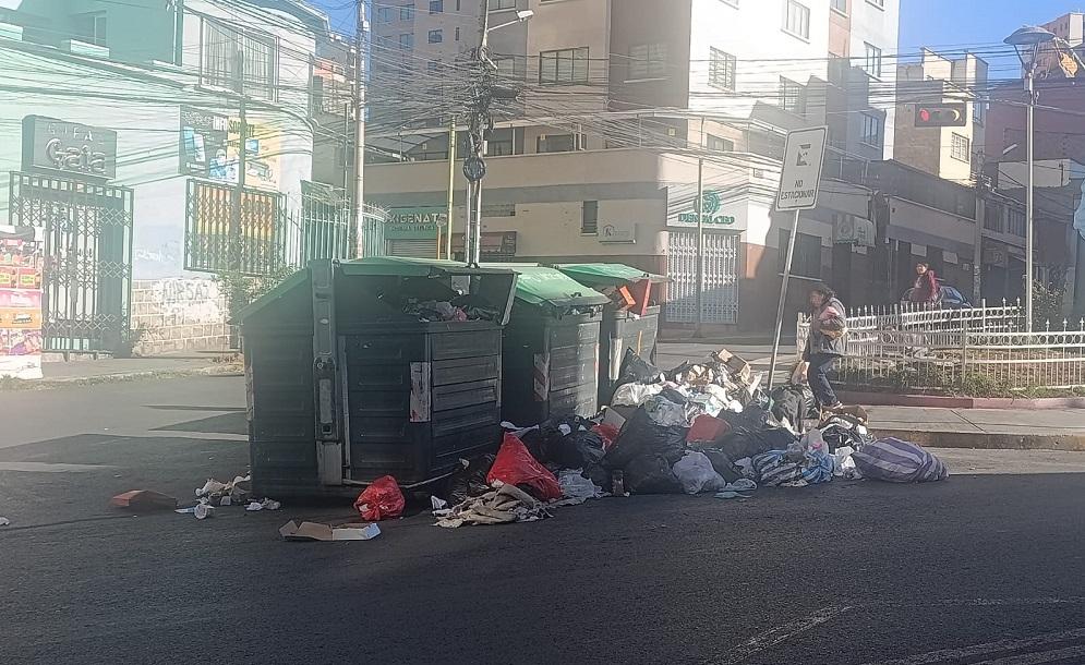 La basura desborda en las calles y avenidas de La Paz, el bloqueo en ...