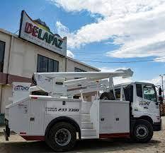 Camioneta de DELAPAZ choca contra un radiotaxi en Miraflores | Urgentebo