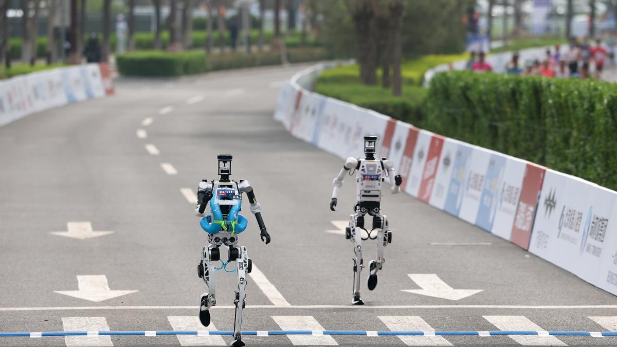Los robots ganan a los humanos en la media maratón de Pekín | Urgentebo