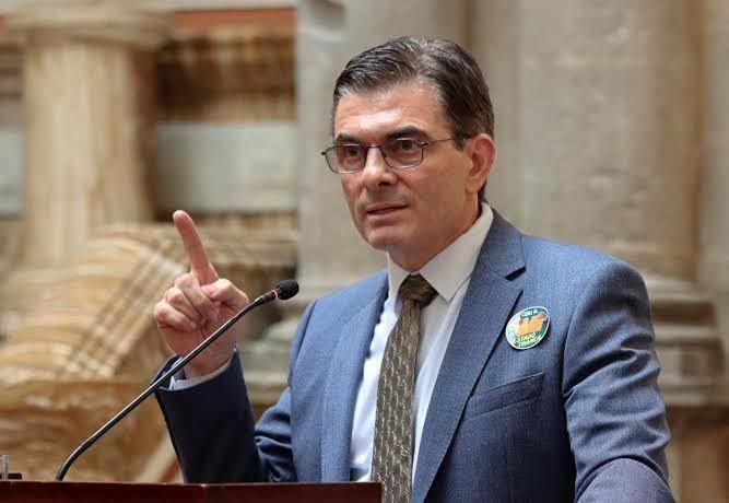 Bolivia en el laberinto: La fragilidad del gobierno de Rodrigo Paz y el dilema constitucional