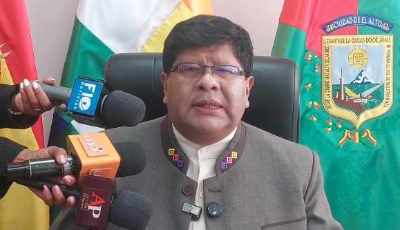 Alcalde de El Alto advierte con rescindir contrato a empresa de aseo Trébol ante falta de recojo de basura